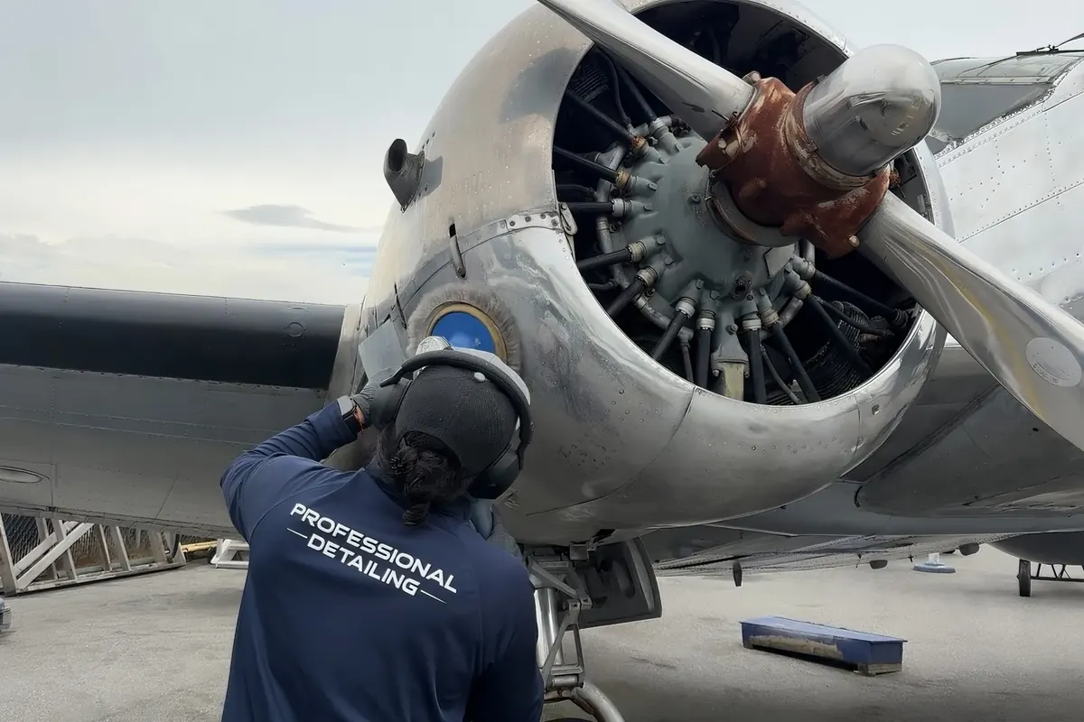 Ricardo at the engine cowling of a radial-engine aircraft